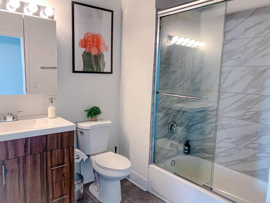 Mccormick 2br-2ba Family Unit For Up To 8 Guests With Optional Parking & Gym Apartment