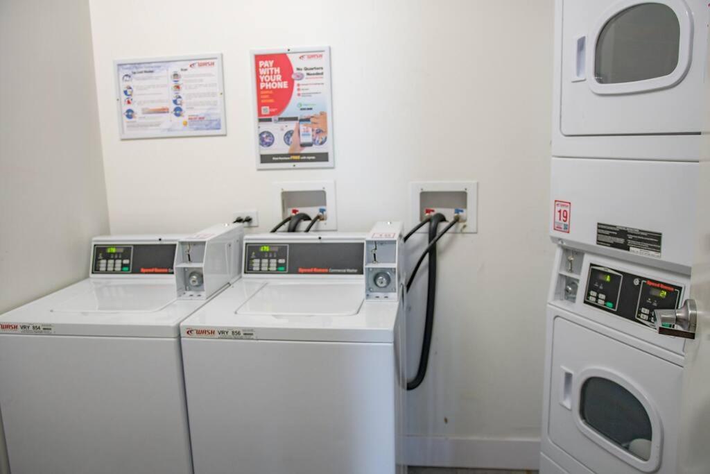 Mccormick 2br-2ba Family Unit For Up To 8 Guests With Optional Parking & Gym *