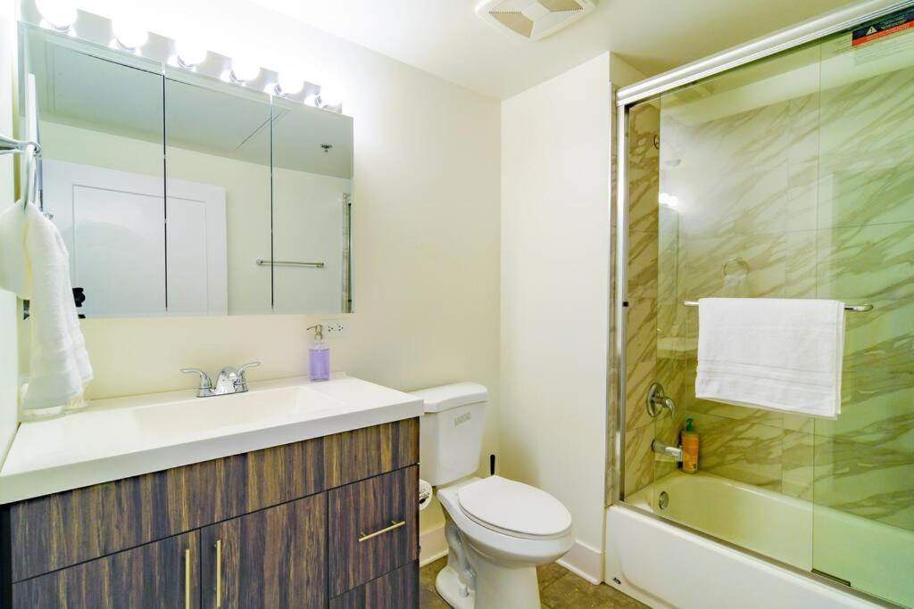Mccormick 2br-2ba Family Unit For Up To 8 Guests With Optional Parking & Gym