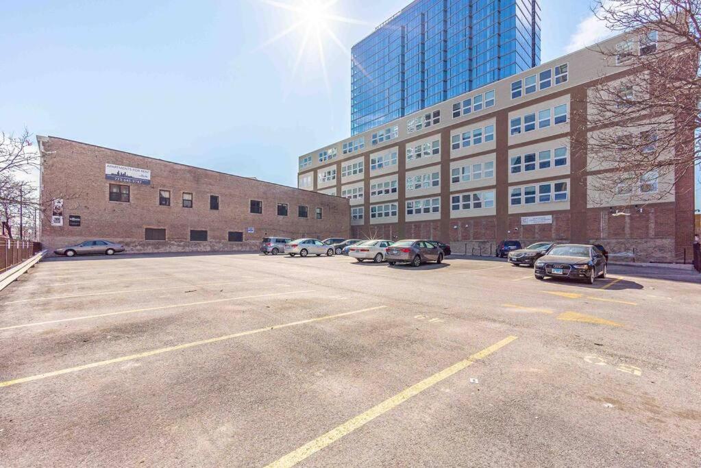 Mccormick 2br-2ba Family Unit For Up To 8 Guests With Optional Parking & Gym Apartment *