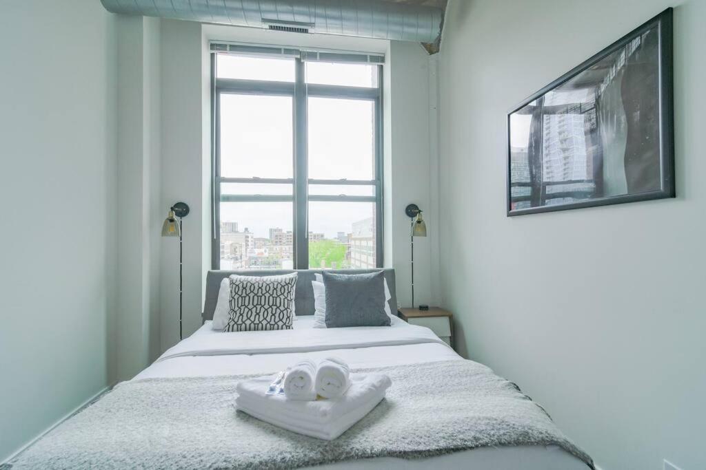 Mccormick 2br-2ba Family Unit For Up To 8 Guests With Optional Parking & Gym Chicago