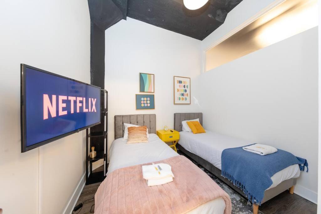 Mccormick 3br/2ba With 6 Twin Beds & Sofa Bed, Optional Parking & Gym Apartment Chicago