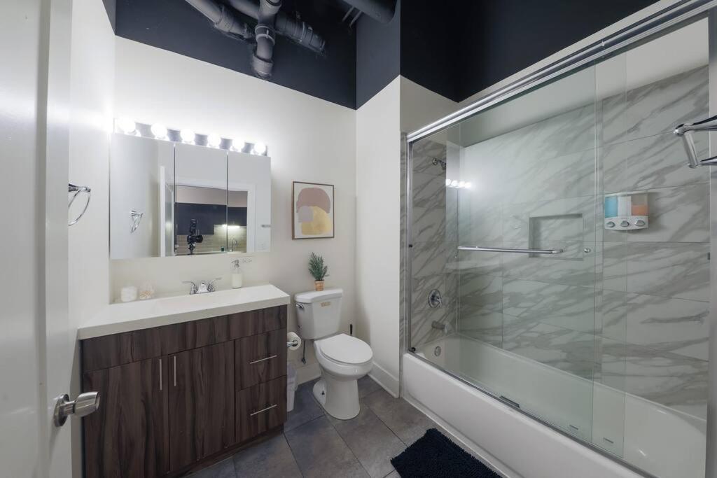 Mccormick 3br/2ba With 6 Twin Beds & Sofa Bed, Optional Parking & Gym Apartment