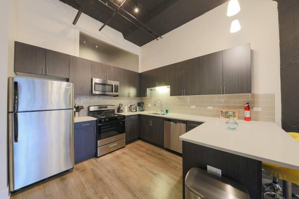 Mccormick 3br/2ba With 6 Twin Beds & Sofa Bed, Optional Parking & Gym Apartment *
