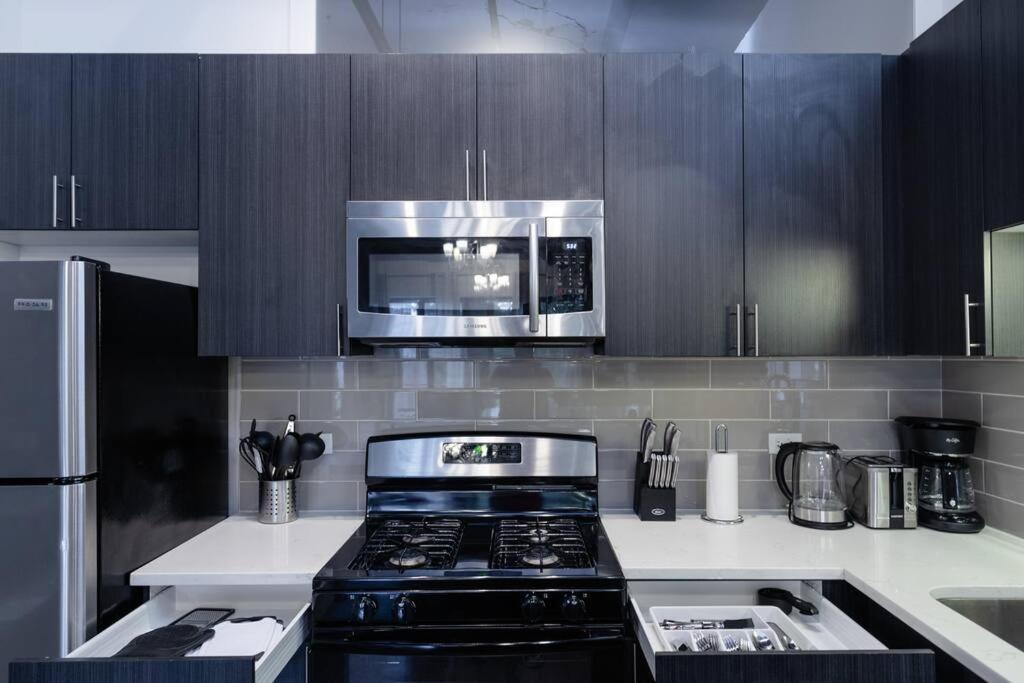Apartment Mccormick 3br/2ba With 6 Twin Beds & Sofa Bed, Optional Parking & Gym Chicago