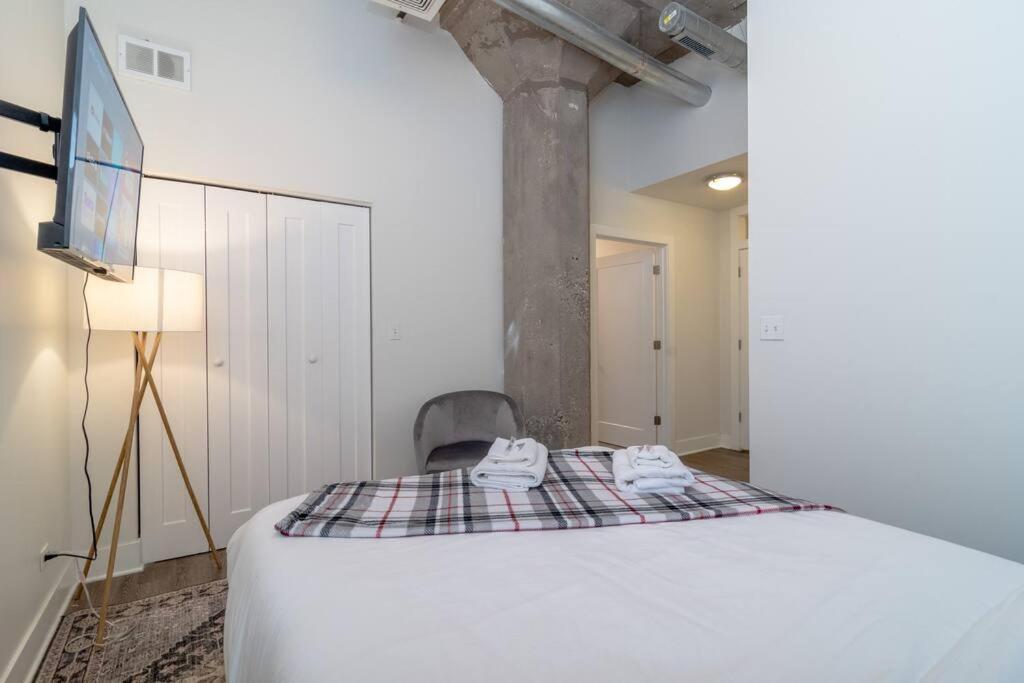 Mccormick 3br-2ba Family Unit For Up To 8 Guests With Optional Parking & Gym Access Apartment *