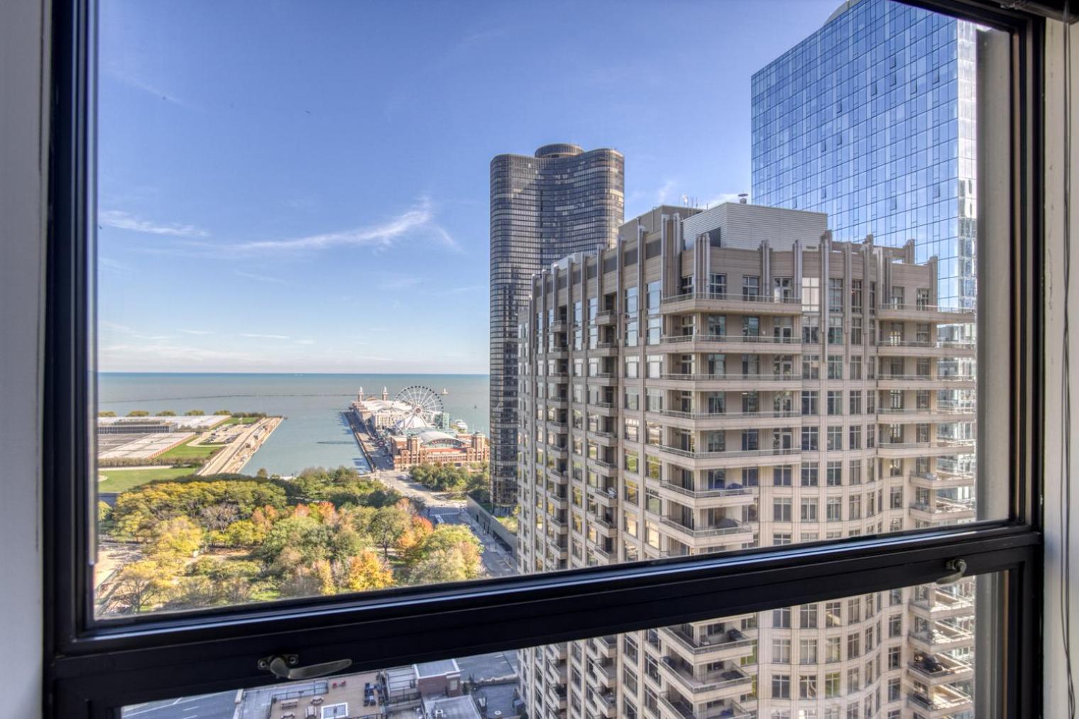 Streeterville W Gym Pool Nr Navy Pier Chi-450 * Chicago