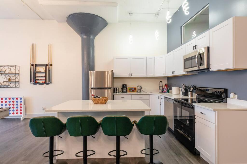 Mccormick 6br-4ba Luxury That Sleeps 12 Guests With Jacuzzi & Pool Table, Group And Optional Parking *