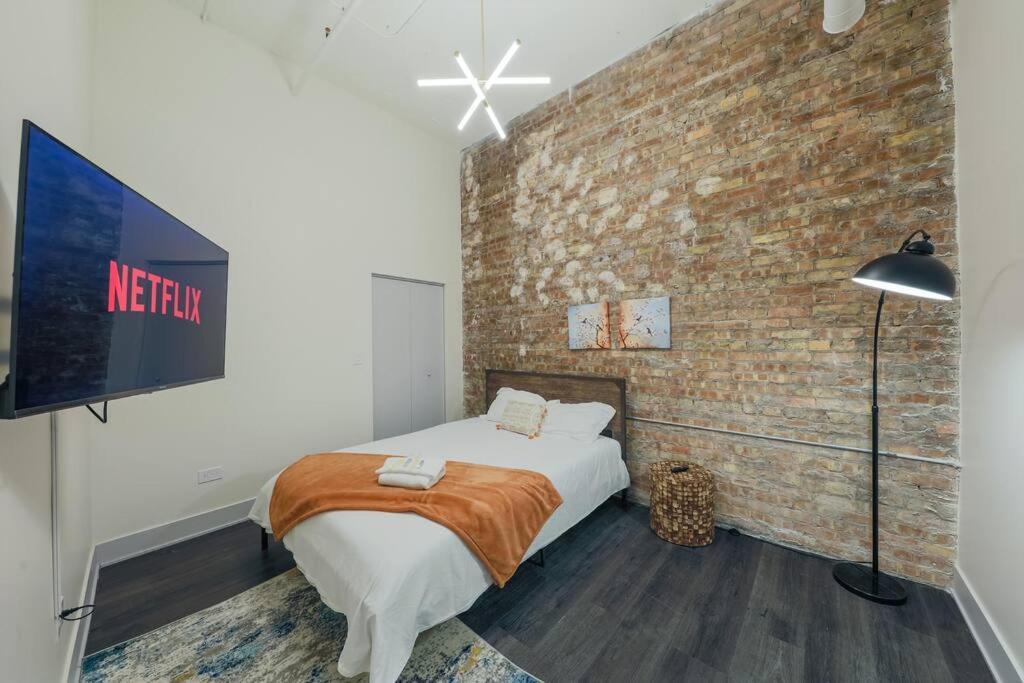 Mccormick 6br-4ba Luxury That Sleeps 12 Guests With Jacuzzi & Pool Table, Group And Optional Parking * Chicago
