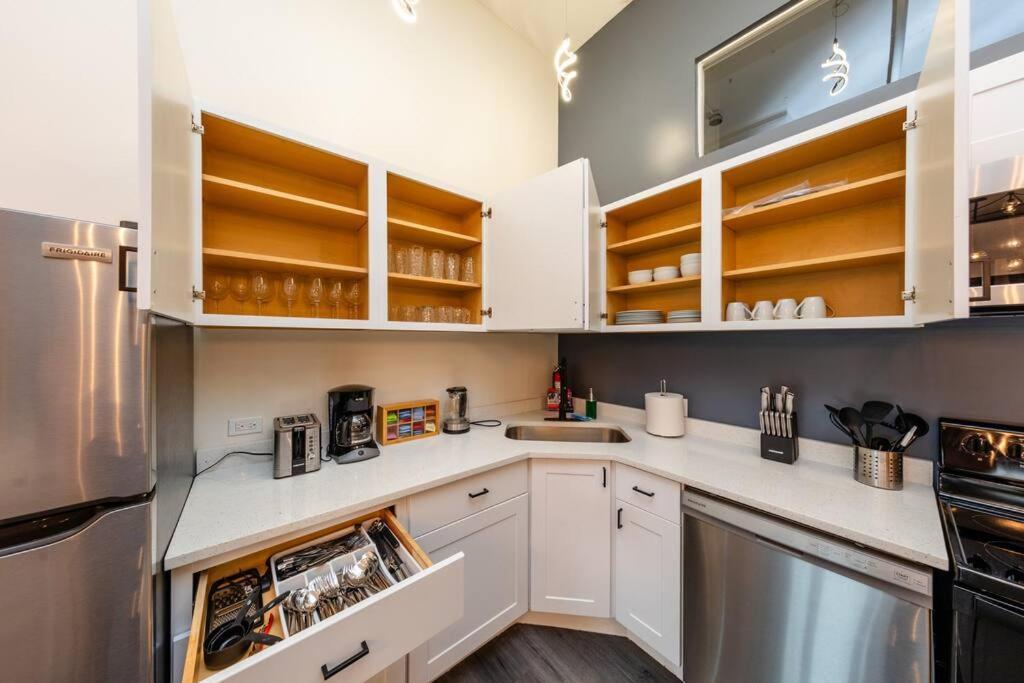 Mccormick 6br-4ba Luxury That Sleeps 12 Guests With Jacuzzi & Pool Table, Group And Optional Parking *
