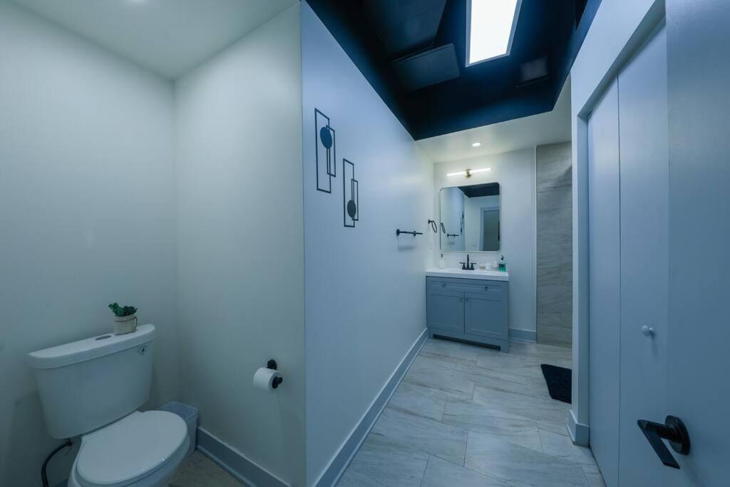 Mccormick 6br-4ba Luxury That Sleeps 12 Guests With Jacuzzi & Pool Table, Group And Optional Parking Apartment Chicago