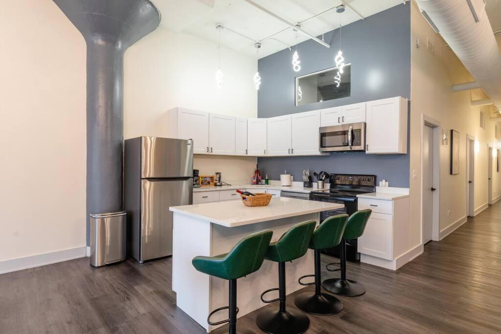 Mccormick 6br-4ba Luxury That Sleeps 12 Guests With Jacuzzi & Pool Table, Group And Optional Parking