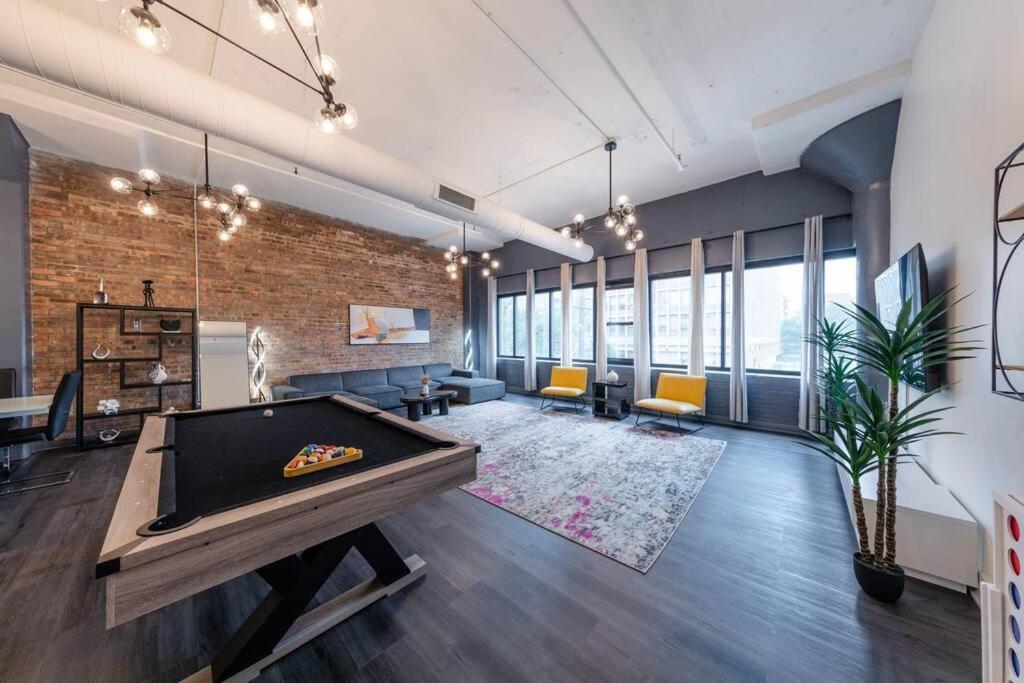Mccormick 6br-4ba Luxury That Sleeps 12 Guests With Jacuzzi & Pool Table, Group And Optional Parking Chicago