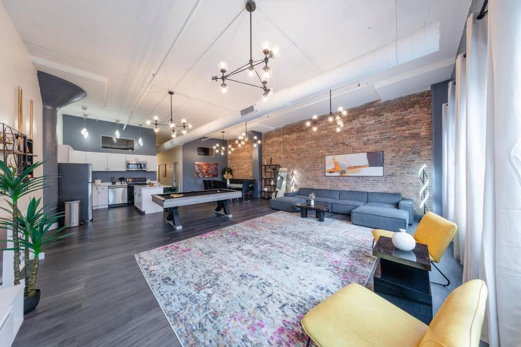 Mccormick 6br-4ba Luxury That Sleeps 12 Guests With Jacuzzi & Pool Table, Group And Optional Parking Apartment