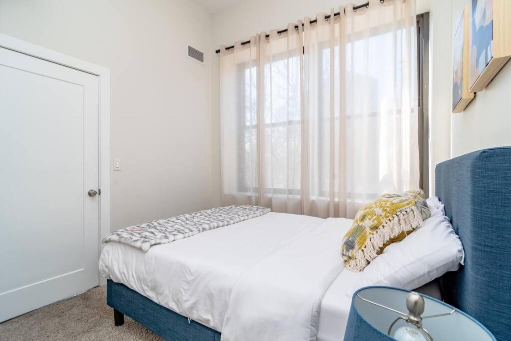 Apartment Mccormick 420 Friendly 2br With Optional Parking For Up To 6 People
