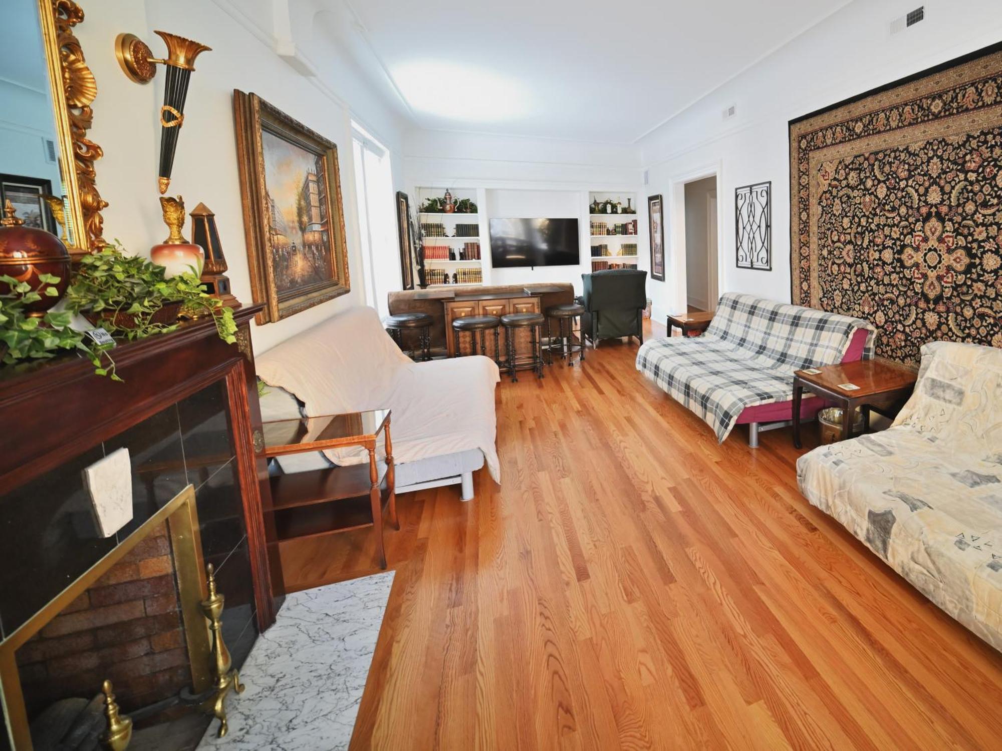 Apartment Stone Mansion Sleeps 10-20 Free Tv & Parking
