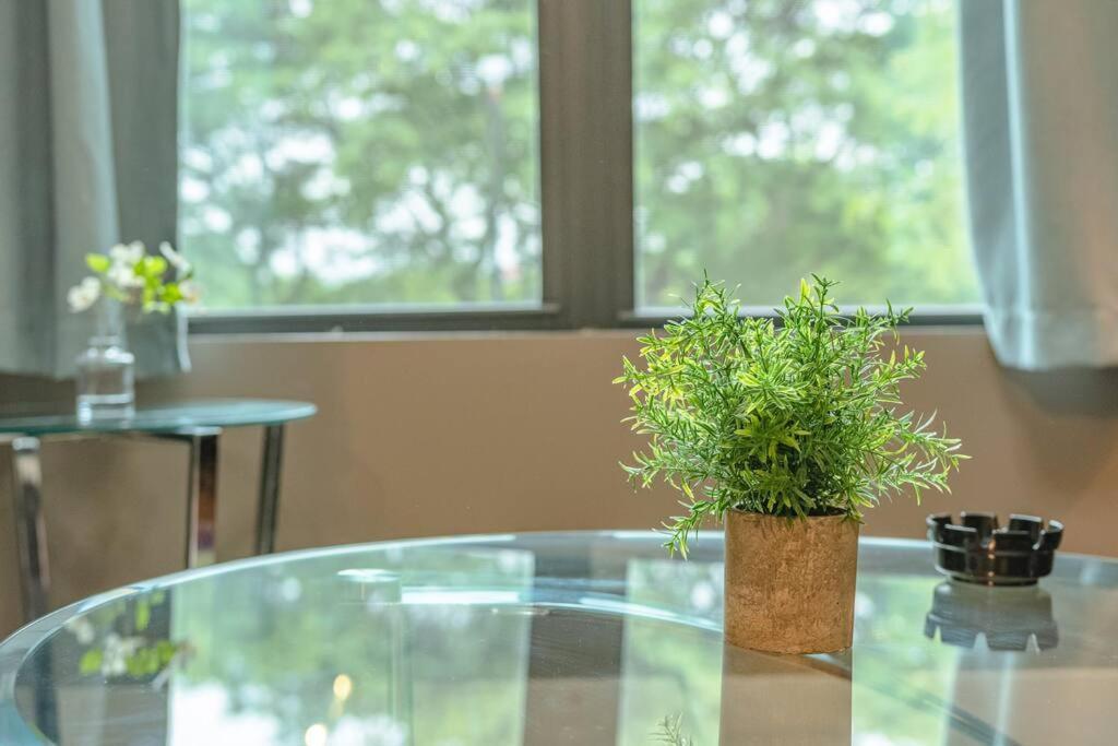 Apartment Mccormick Place 420 Friendly 3br/2ba With Optional Parking *