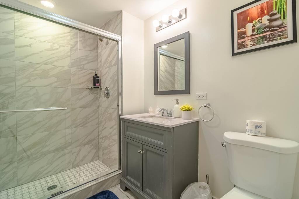Apartment Mccormick Place 420 Friendly 3br/2ba With Optional Parking *