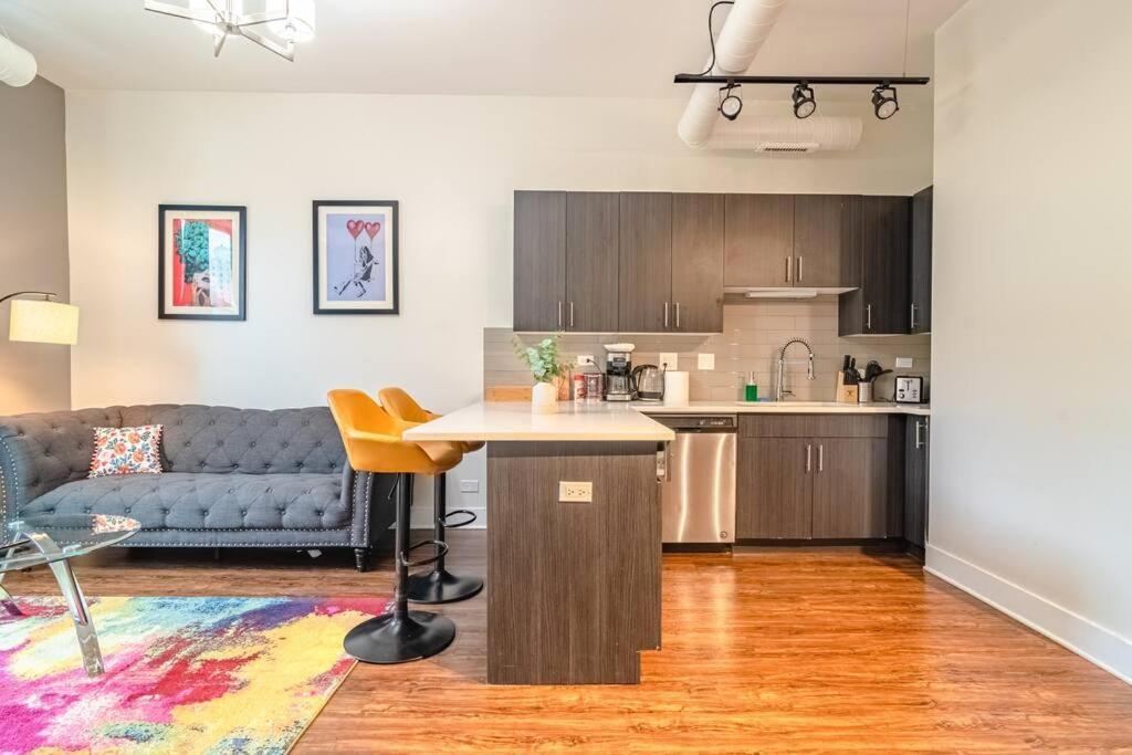 Apartment Mccormick Place 420 Friendly 3br/2ba With Optional Parking