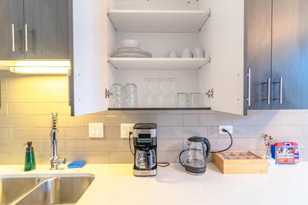 Apartment Mccormick Place 420 Friendly 3br/2ba With Optional Parking *