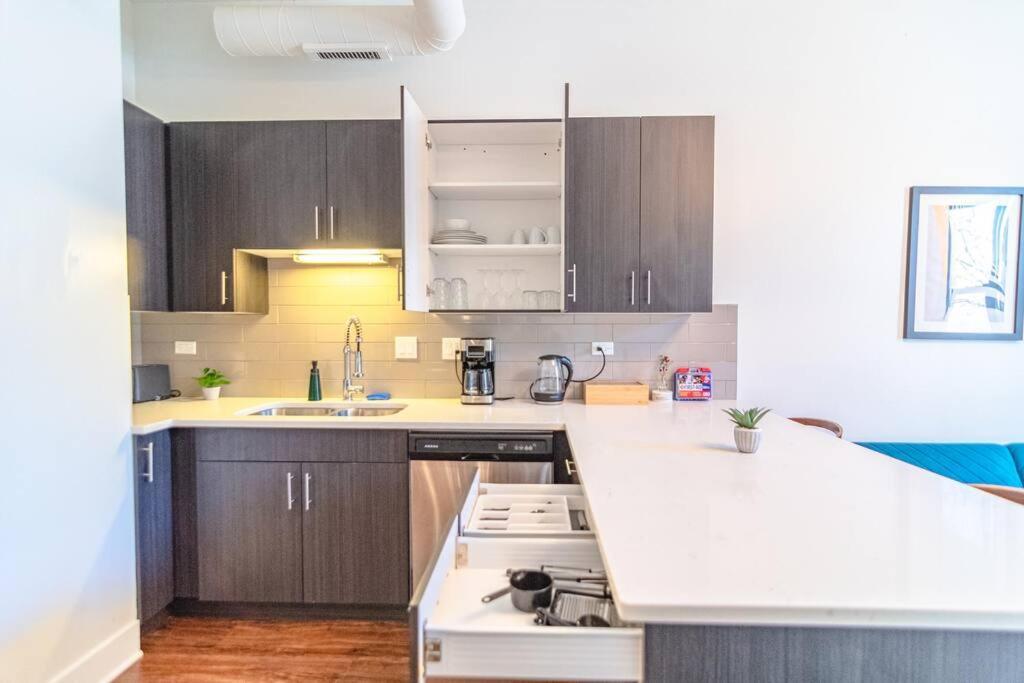 Mccormick Place 420 Friendly 3br/2ba With Optional Parking Apartment Chicago