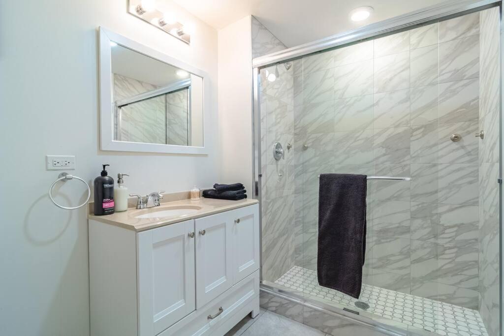 Mccormick Place 420 Friendly 3br/2ba With Optional Parking Apartment