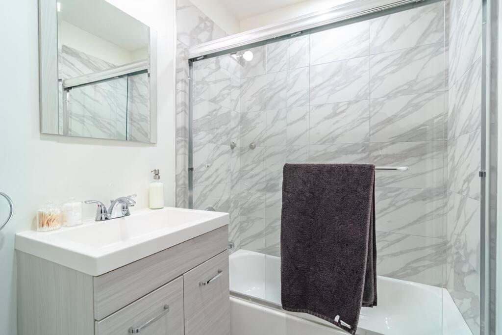 Apartment Mccormick Place 420 Friendly 3br/2ba With Optional Parking *
