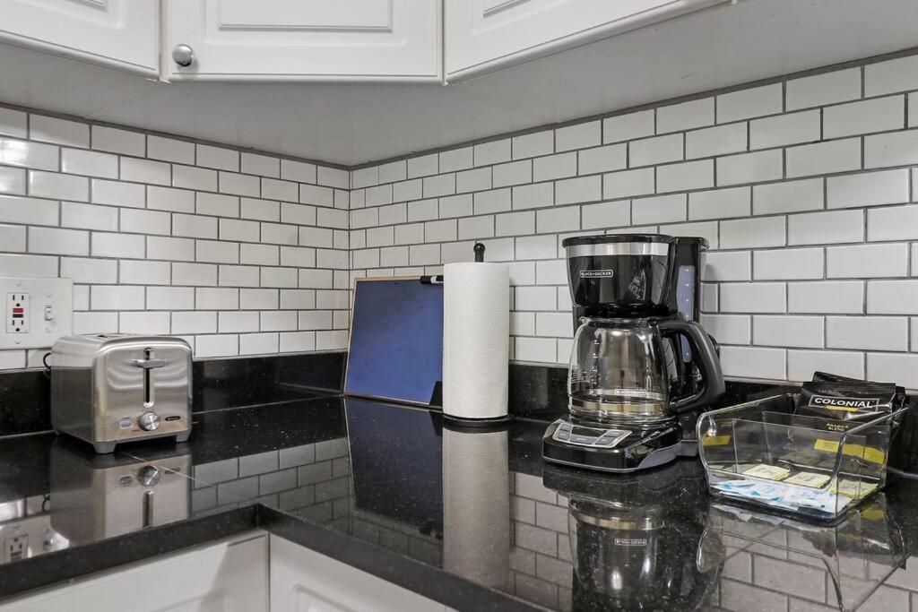 1br Calm, Cozy & Furnished Apt In Hyde Park - Windermere 402 *