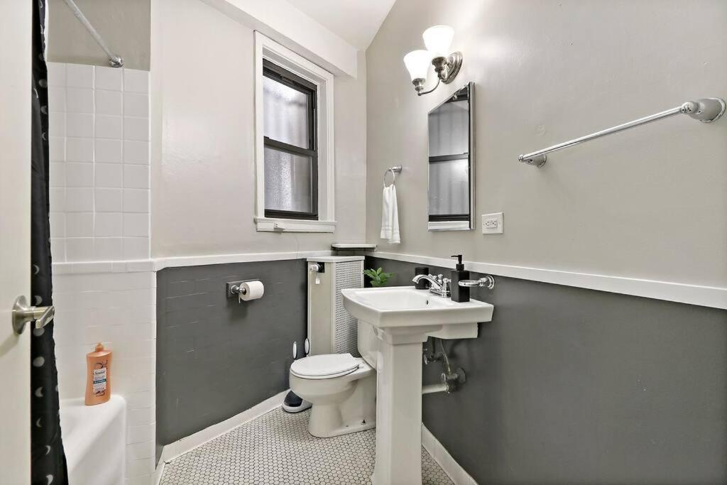 Apartment 2br Sunny In Hyde Park - Windermere 211 Chicago