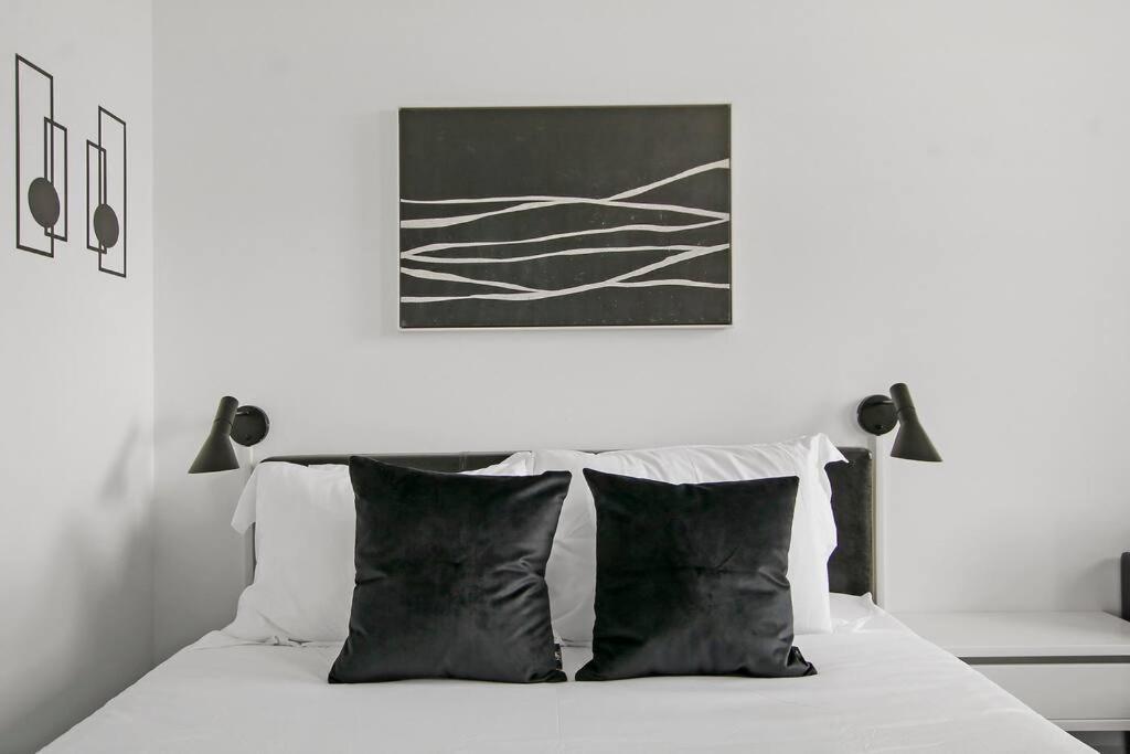 Serene & Contemporary - Del Prado 817 Apartment Chicago