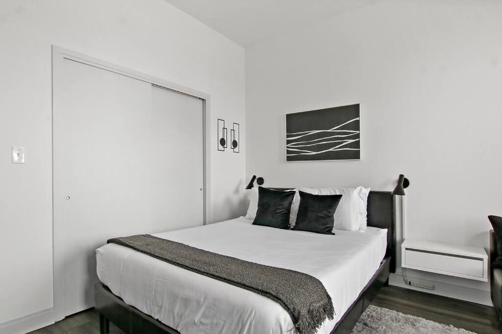 Serene & Contemporary - Del Prado 817 *