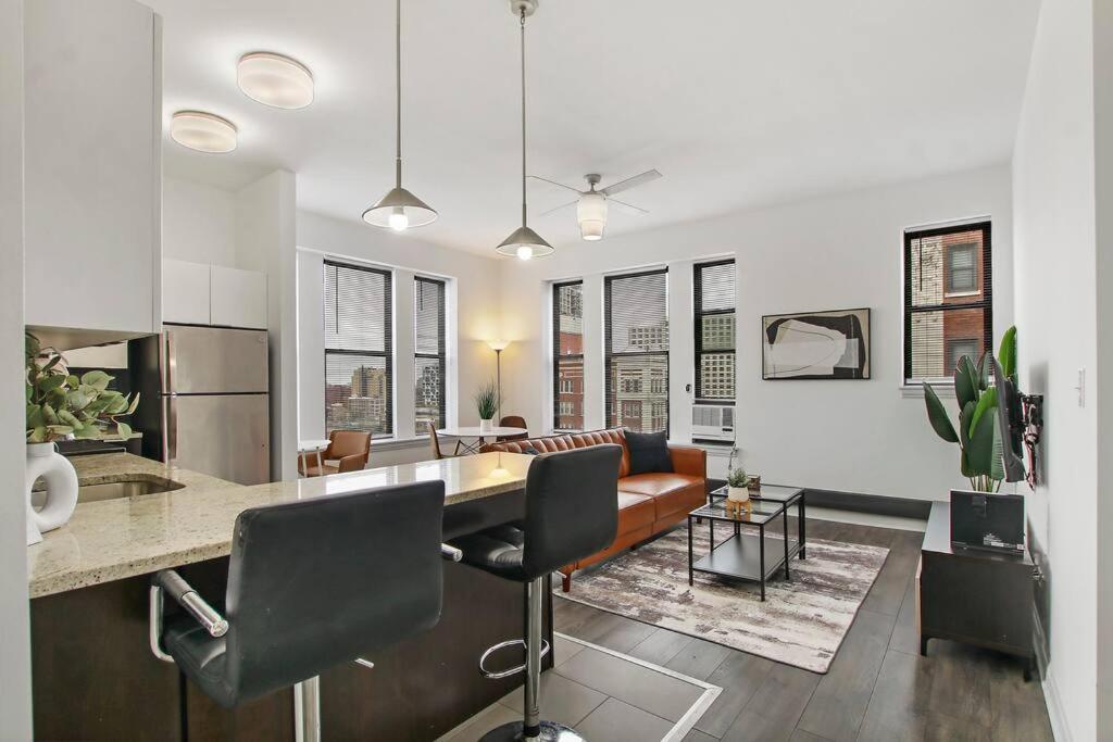 Apartment 2br Comfy And Roomy Apt In - Del Prado 1013 *
