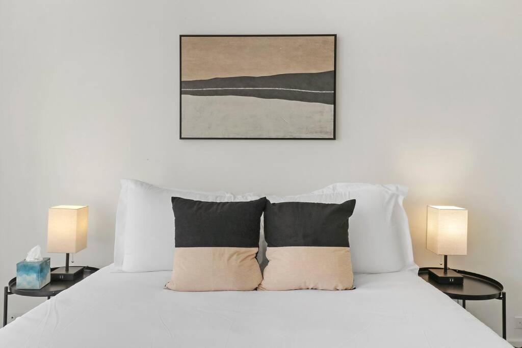 1br Contemporary Urban - Regents Park N2308 Rep Apartment Chicago