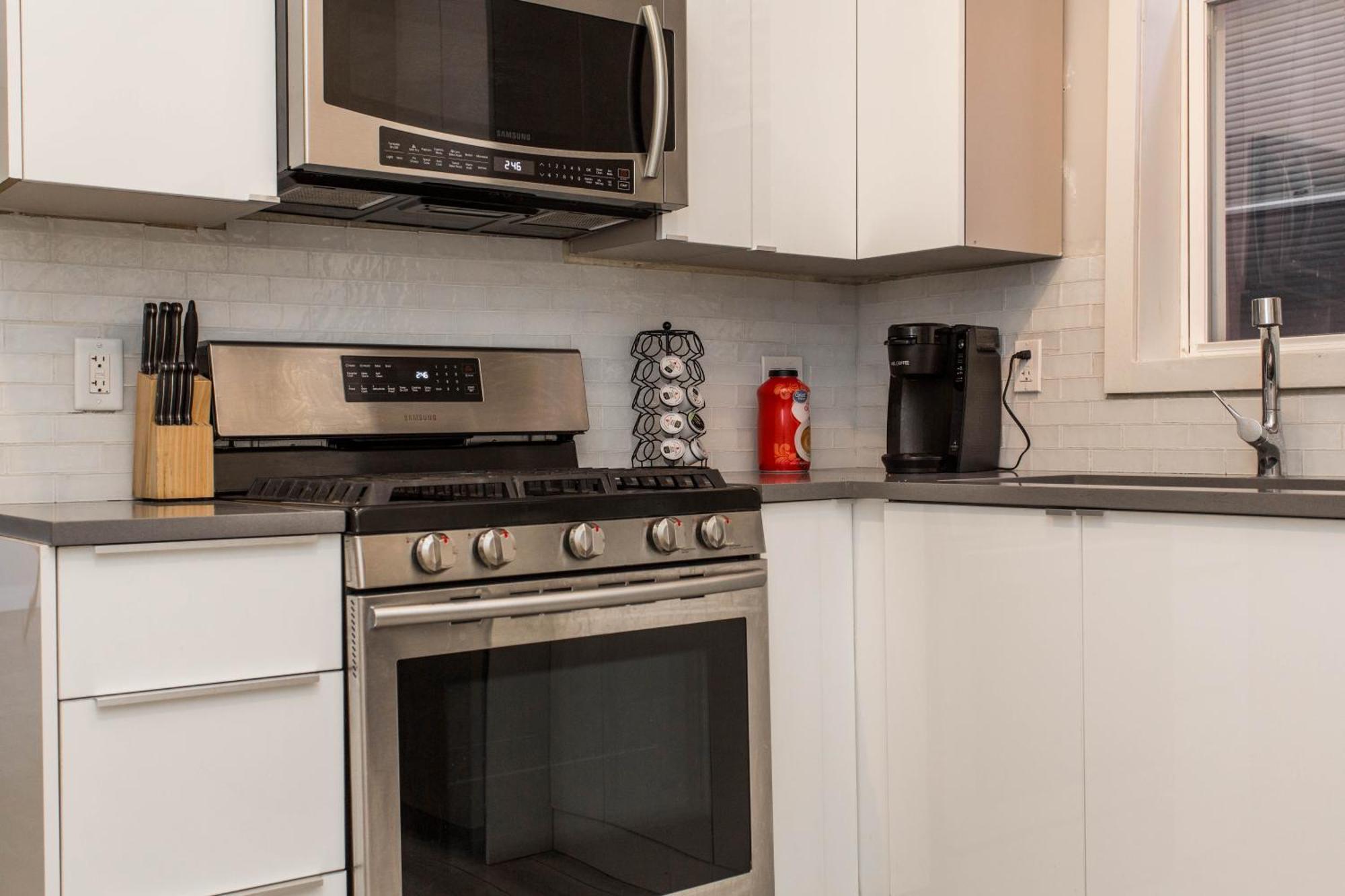 The Double Play - 1 Min Walk To Wrigley! Spacious 2br - Perfect For Cubs Fans! Apartment Chicago