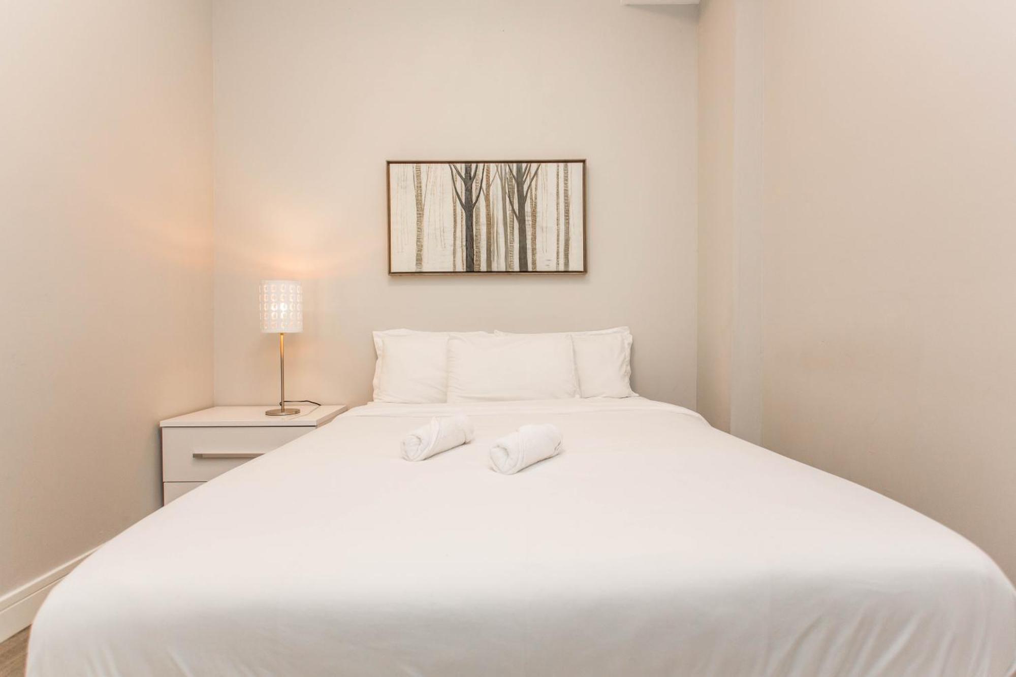 The Double Play - 1 Min Walk To Wrigley! Spacious 2br - Perfect For Cubs Fans! Apartment Chicago