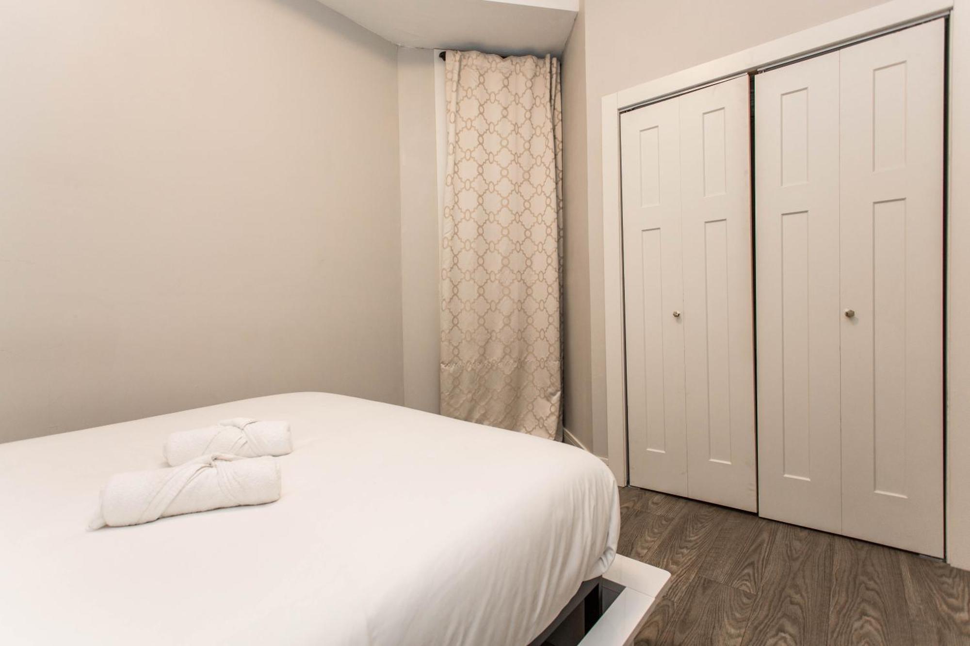 The Double Play - 1 Min Walk To Wrigley! Spacious 2br - Perfect For Cubs Fans! *