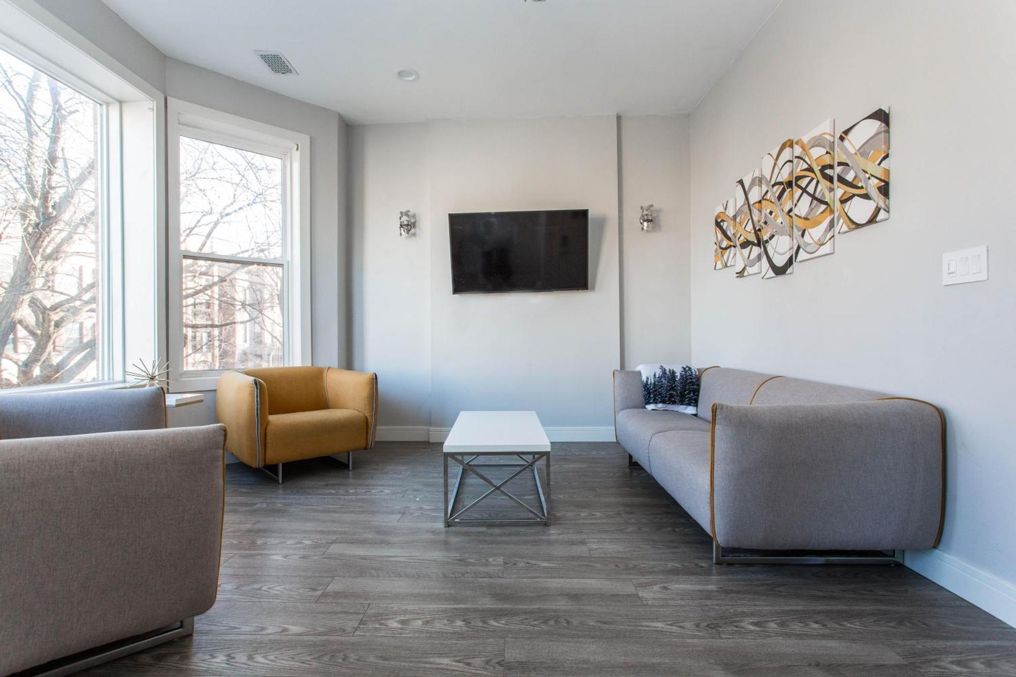 Apartment The Double Play - 1 Min Walk To Wrigley! Spacious 2br - Perfect For Cubs Fans! Chicago