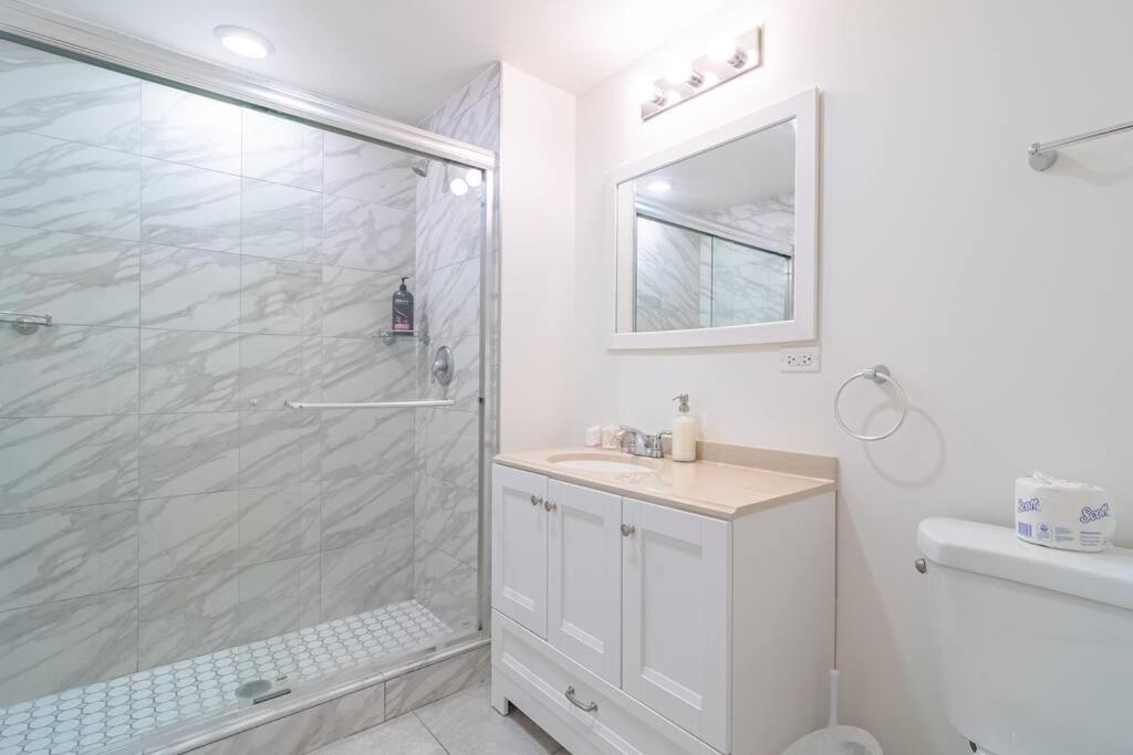 Apartment Mccormick Place 420 Friendly 3br/2ba With Optional Parking