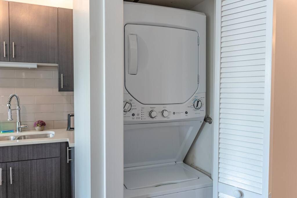 Mccormick Place 420 Friendly 3br/2ba With Optional Parking Chicago