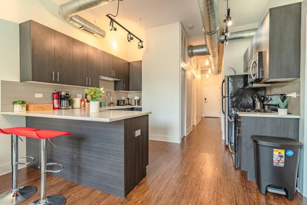 Mccormick Place 420 Friendly 3br/2ba With Optional Parking