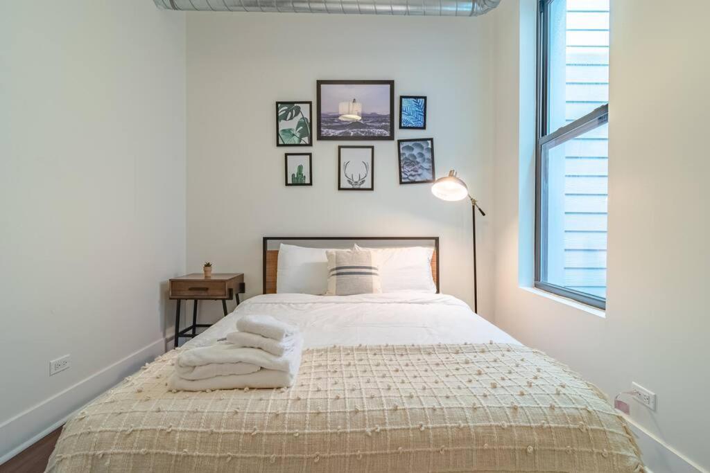 Apartment Mccormick Place 420 Friendly 3br/2ba With Optional Parking *