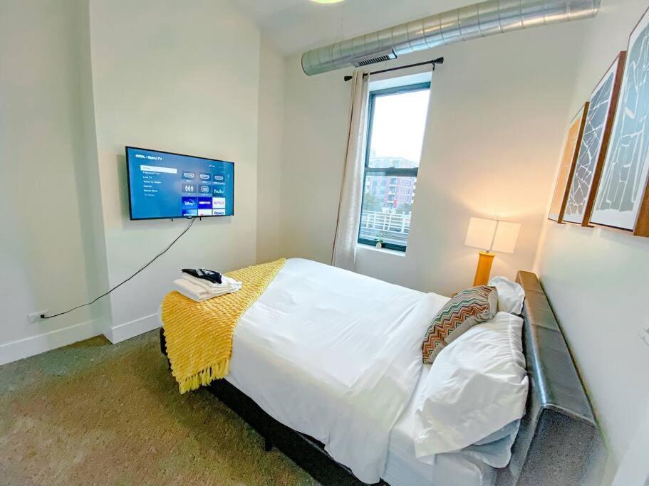 Mccormick Place Homie 3br And 2ba With Optional Parking For Up To 8 Guests *