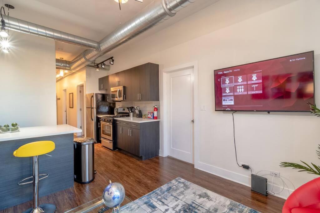 Apartment Mccormick Place Homie 3br And 2ba With Optional Parking For Up To 8 Guests
