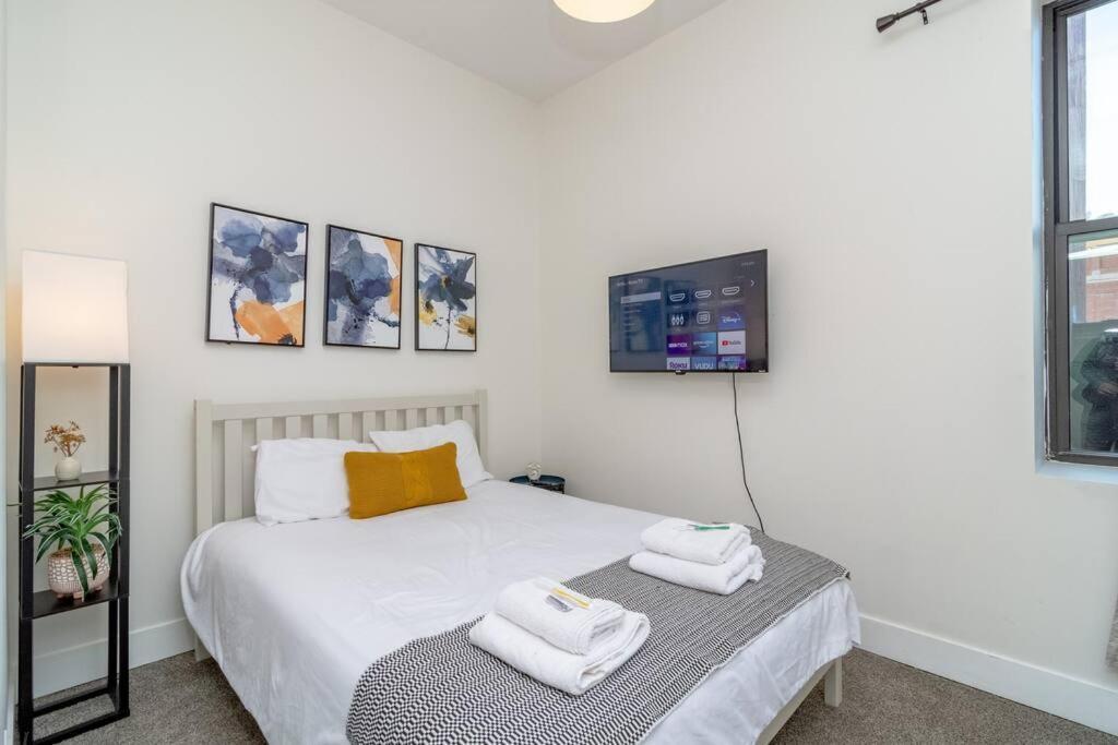 Mccormick Place Homie 3br And 2ba With Optional Parking For Up To 8 Guests *