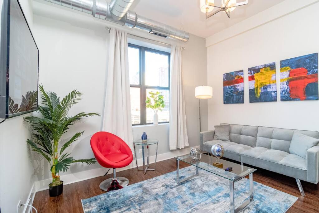 Mccormick Place Homie 3br And 2ba With Optional Parking For Up To 8 Guests *