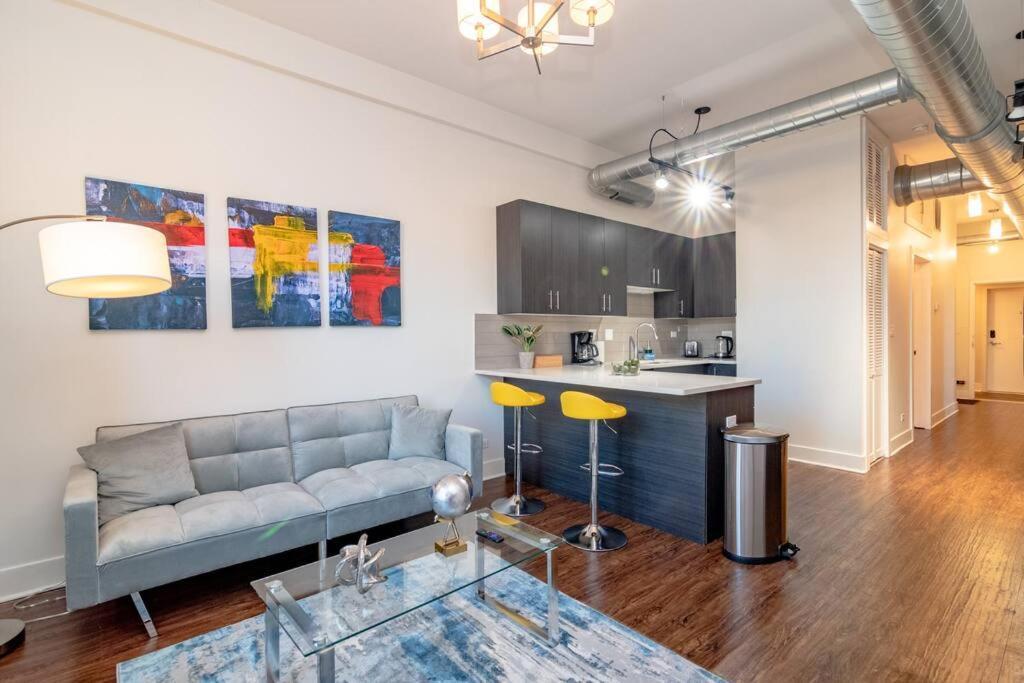Mccormick Place Homie 3br And 2ba With Optional Parking For Up To 8 Guests Apartment
