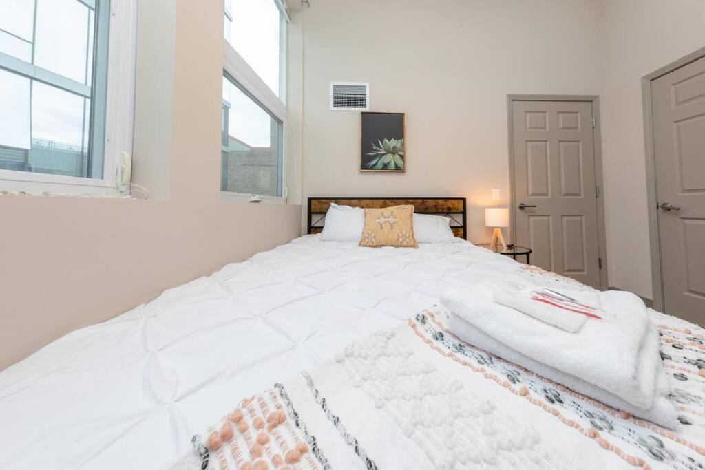 Mccormick 2br/2ba Oasis With Optional Parking, Patio, Gym For Up To 6 Guests *