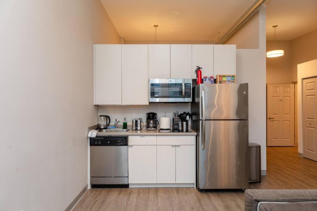 Mccormick 2br/2ba Oasis With Optional Parking, Patio, Gym For Up To 6 Guests Apartment