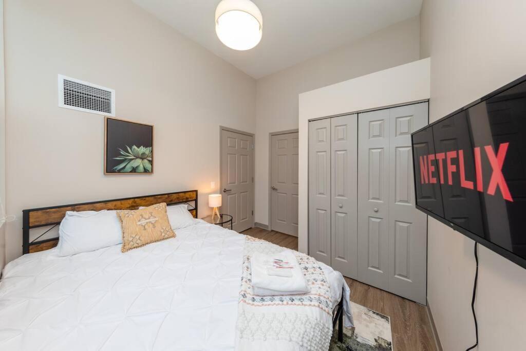 Mccormick 2br/2ba Oasis With Optional Parking, Patio, Gym For Up To 6 Guests Apartment