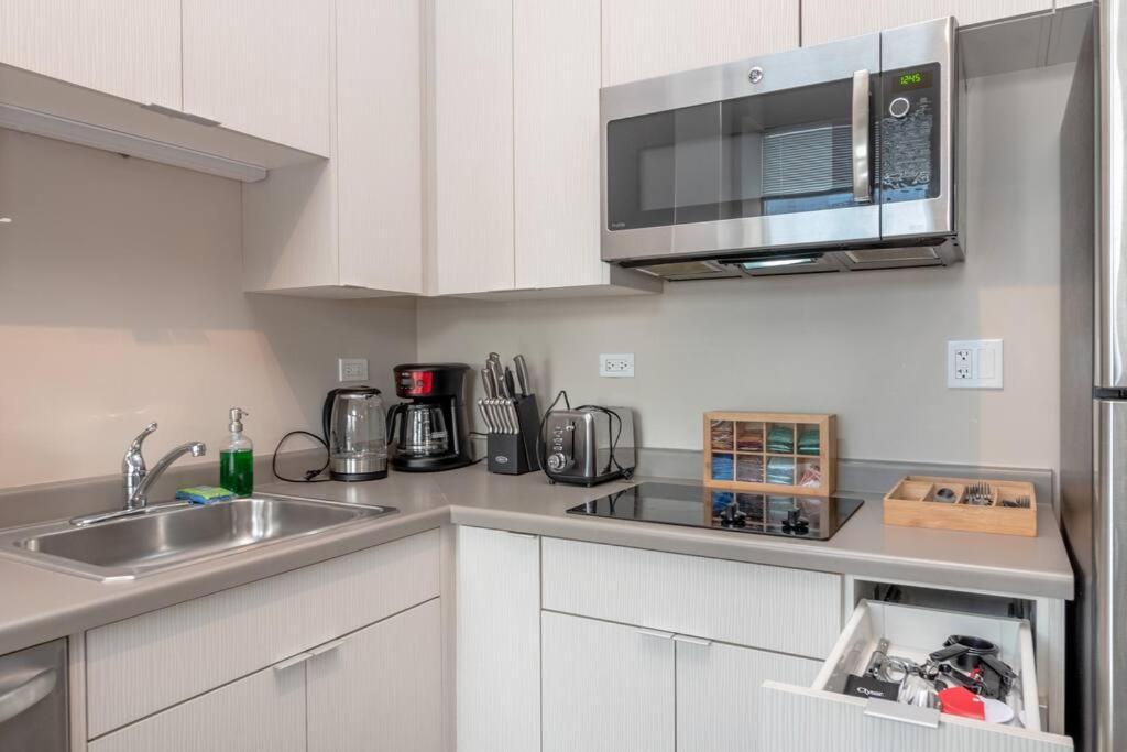 Apartment Mccormick 2br/2ba Oasis With Optional Parking, Patio, Gym For Up To 6 Guests *